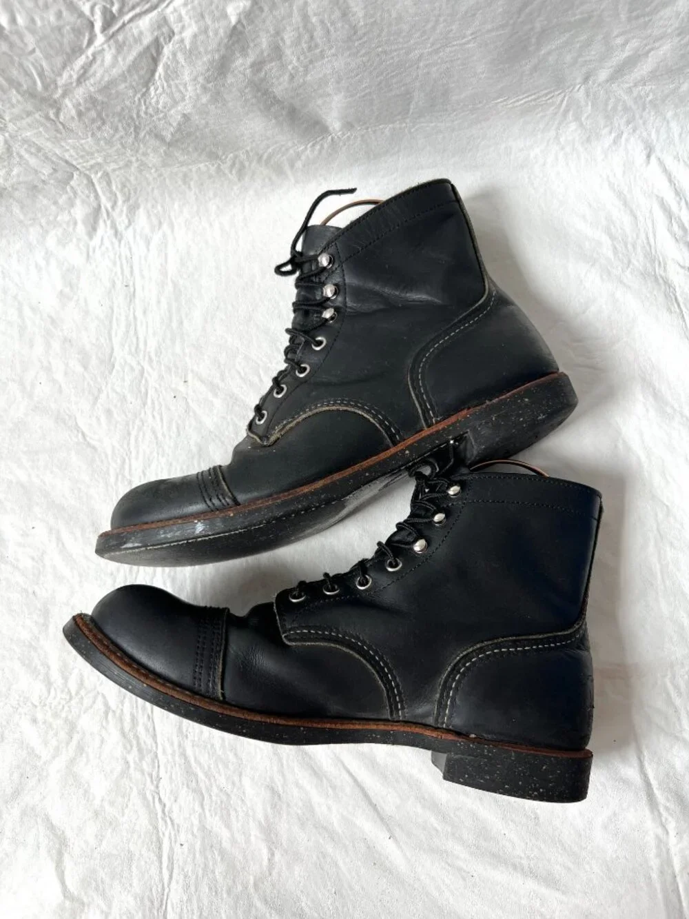 Red Wing boots Iron Ranger 8114 US mens 9.5 black leather cap toe cork sole